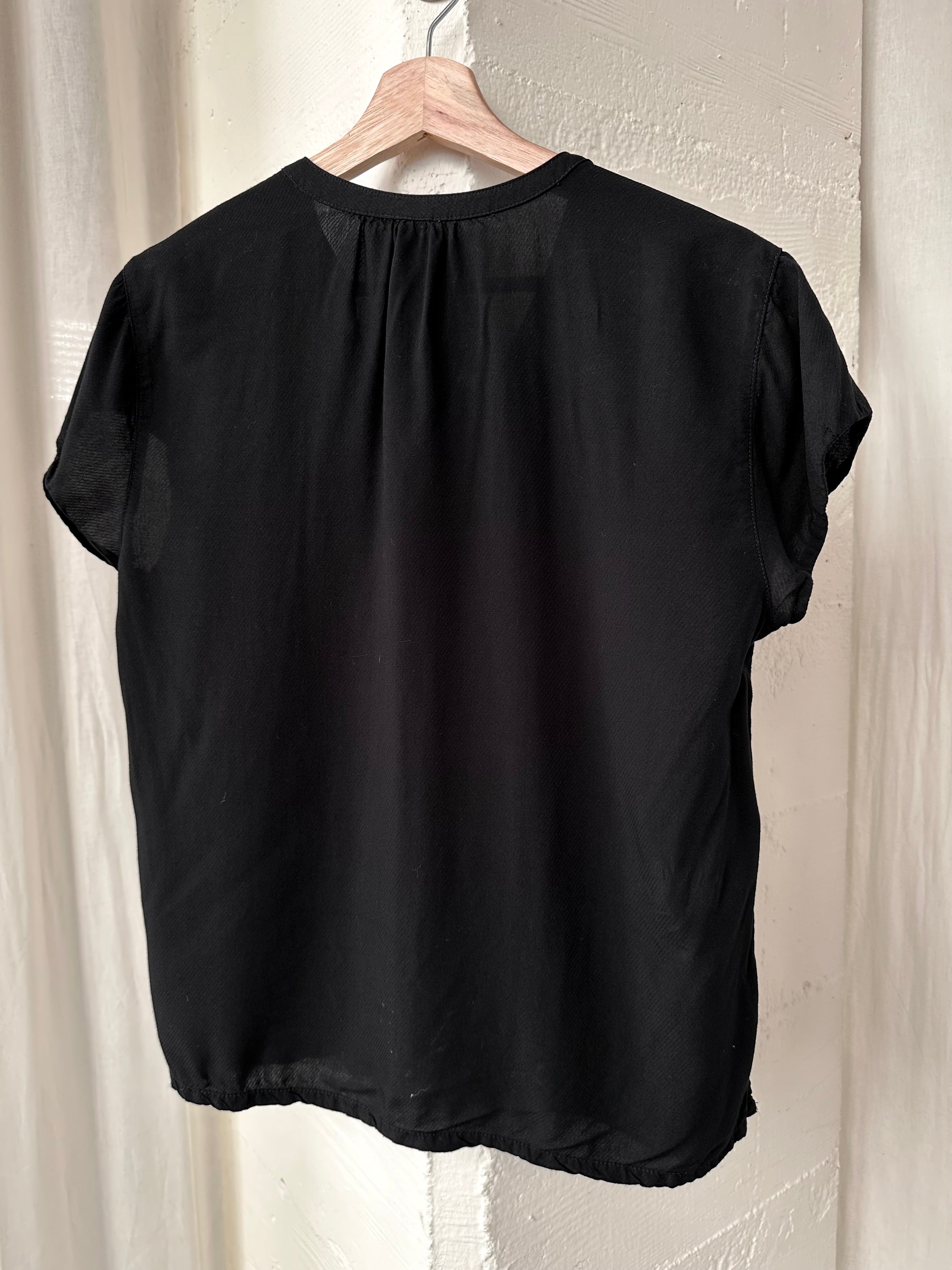 Old Navy Black cropped Shirt